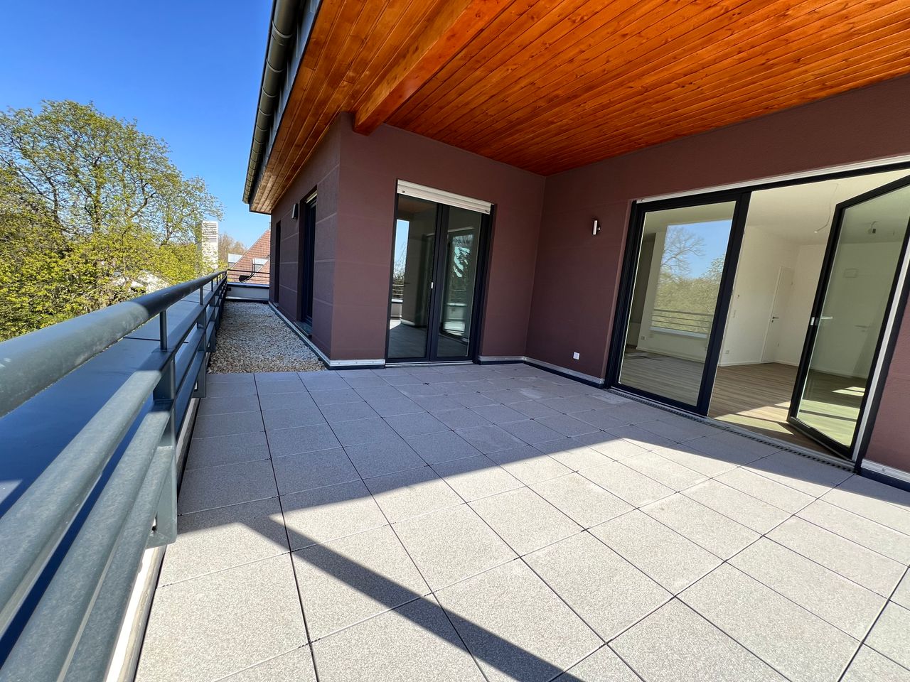 großzügige Dachterrasse_
