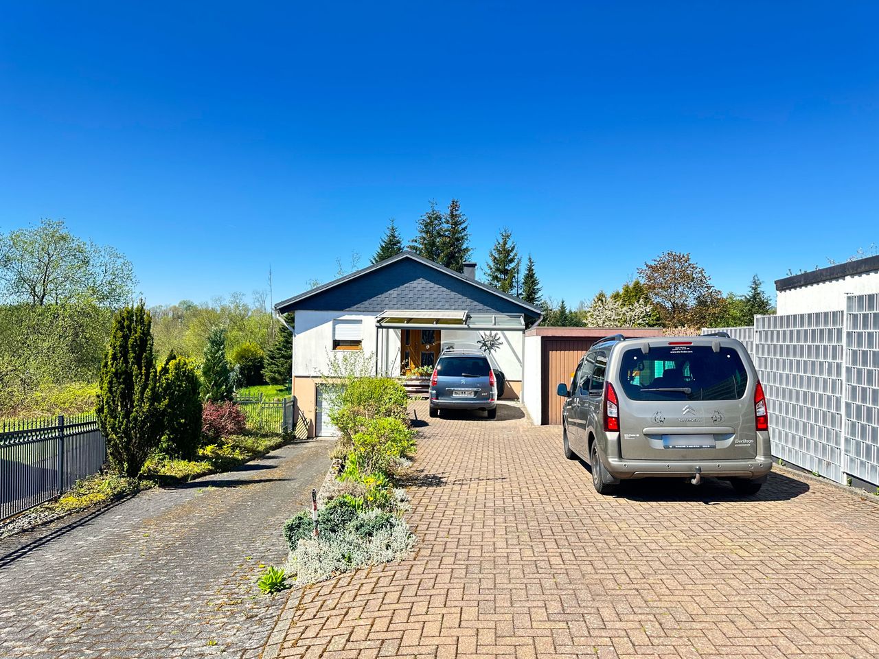 Ideal für Paare mit Platz zum Leben und Genießen! Gemütlicher Bungalow mit großem Grundstück
in ruhiger Ortsrandlage!