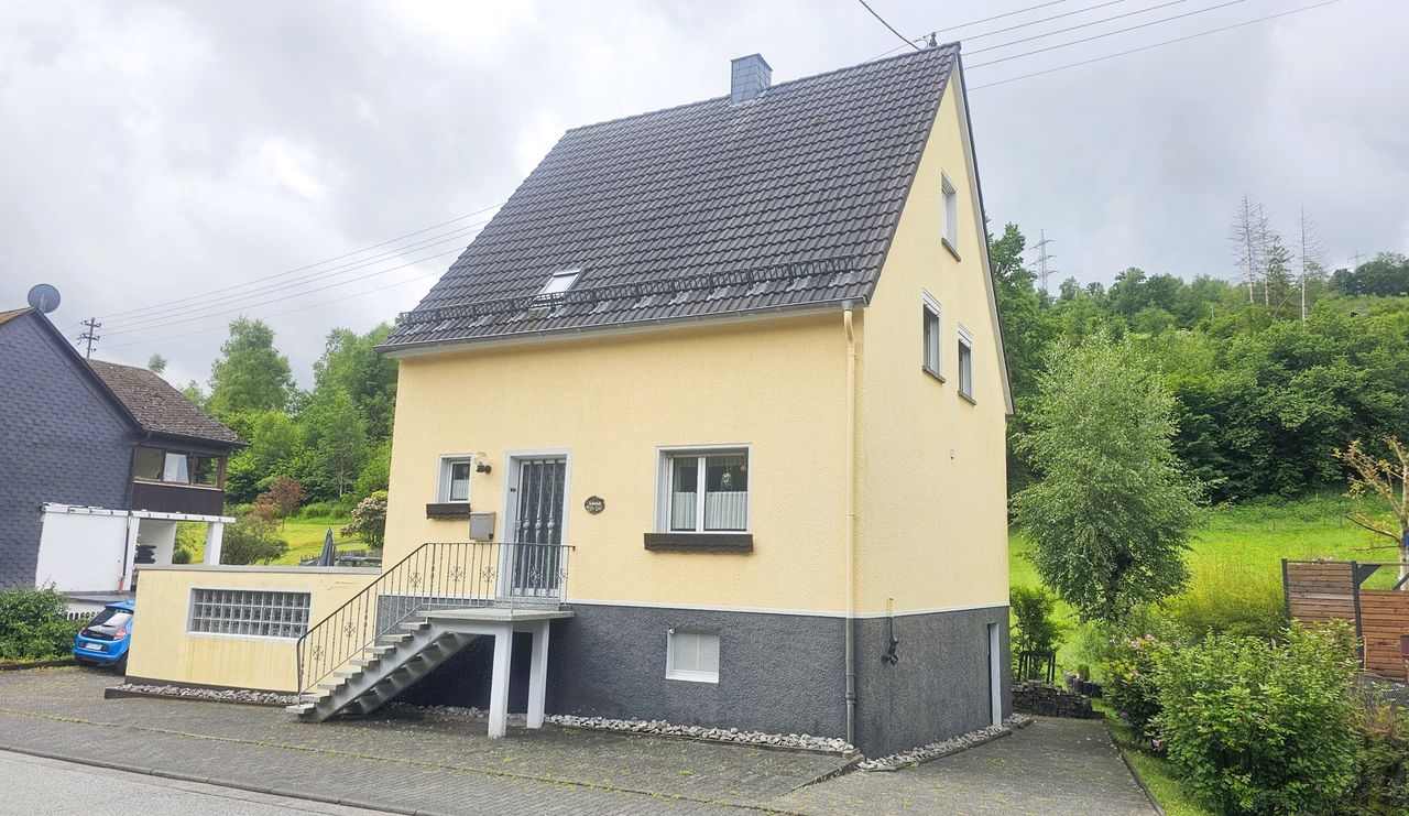 Renovierungsbedürftiges Einfamilienhaus mit Garten und reichlich Potenzial!