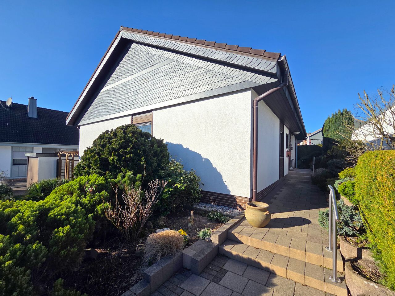 Charmantes Zuhause mit Garten, Terrasse und Garage – ideal für Paare, die kleine Familie und Pendler!