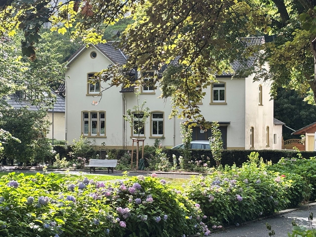 Charmantes Einfamilienhaus in idyllischer Wohnlage mit Aggerzugang – vermietet!